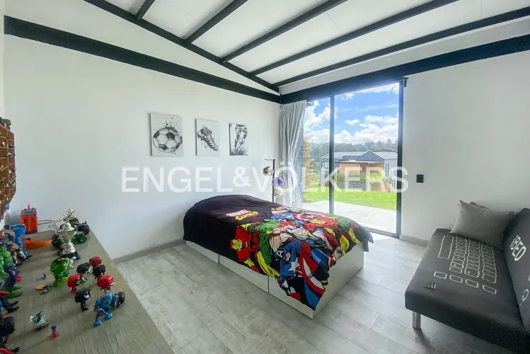 Casa de 3 alcobas en venta en Loma Del Escobero, Envigado, 260 m² · foto 13 de 23