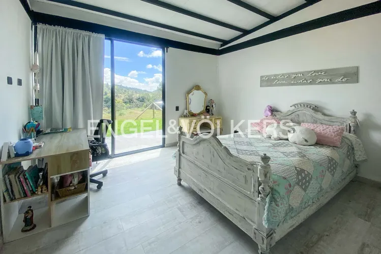 Casa de 3 alcobas en venta en Loma Del Escobero, Envigado, 260 m² · foto 11 de 23