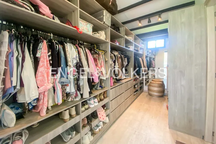 Casa de 3 alcobas en venta en Loma Del Escobero, Envigado, 260 m² · foto 10 de 23