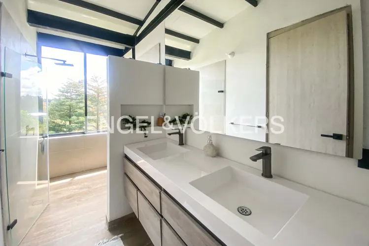 Casa de 3 alcobas en venta en Loma Del Escobero, Envigado, 260 m² · foto 9 de 23