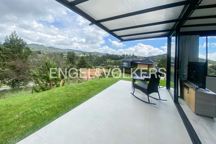 Casa de 3 alcobas en venta en Loma Del Escobero, Envigado, 260 m² · foto 8 de 23
