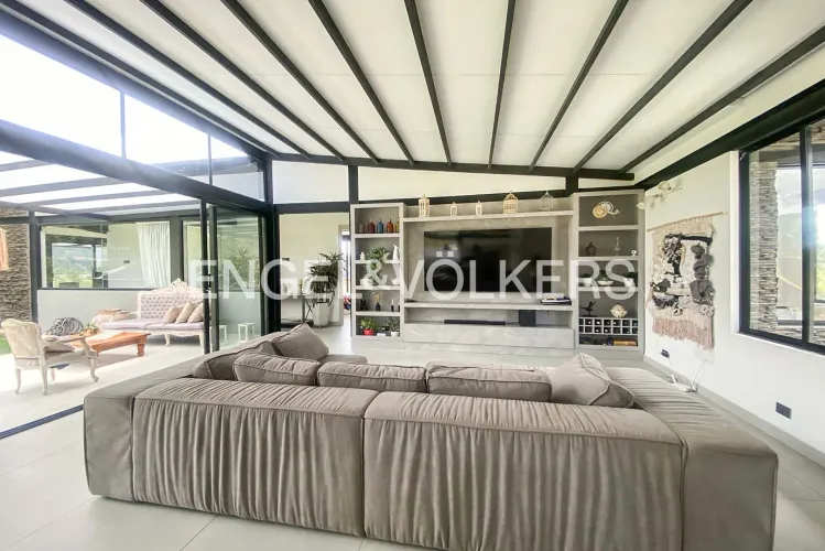 Casa de 3 alcobas en venta en Loma Del Escobero, Envigado, 260 m² · foto 4 de 23