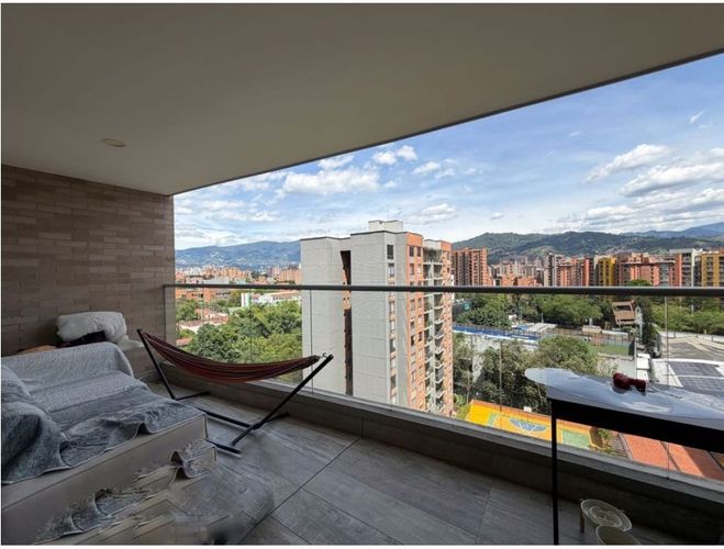 Apartamento de 3 alcobas en venta en Florida Nueva, Medellín, 107 m² · foto 4 de 9