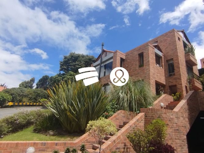 Casa de 4 alcobas en venta en Cerros De Suba, Bogotá, 700 m² · foto 2 de 18