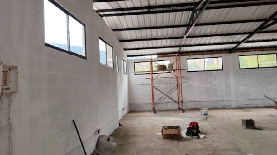 Bodega en arriendo en Las Brisas, La Estrella, 355 m² · foto 11 de 13