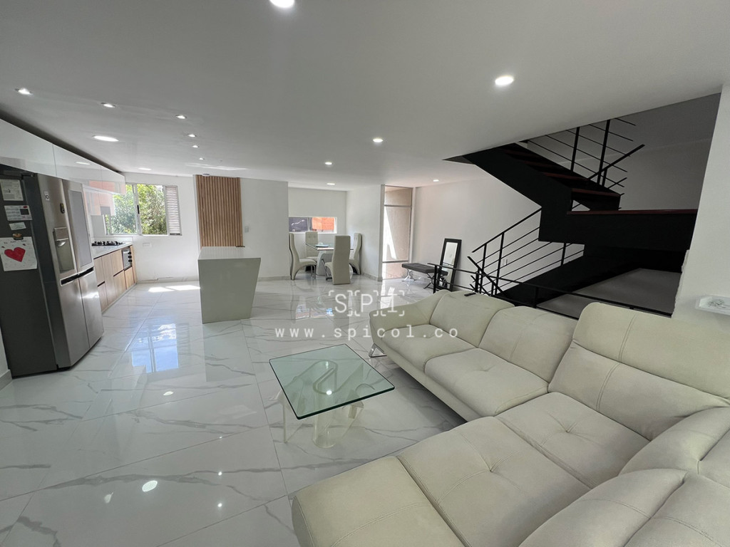 Casa en Arriendo en Altos del poblado, Medellín