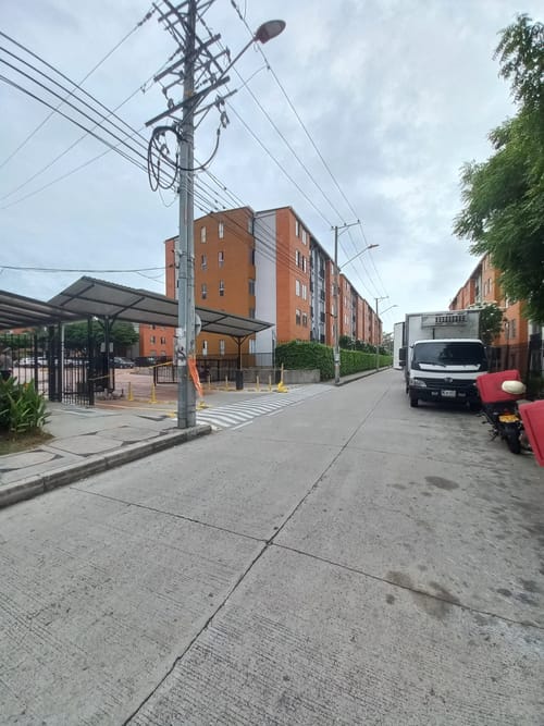 Apartamento de 3 alcobas en venta en Picaleña Y Mirolindo, Ibagué, 45 m² · foto 2 de 24