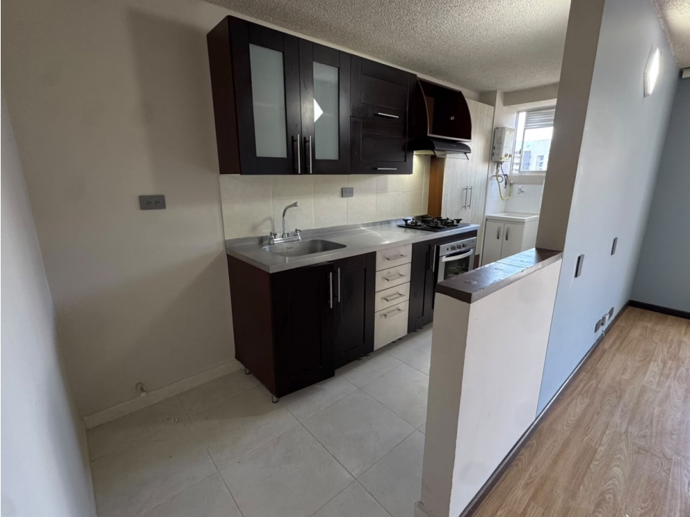 Apartamento en venta en Loma De Los Bernal, Medellín · foto 2 de 18