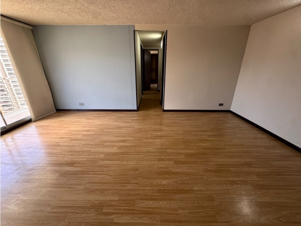 Apartamento en venta en Loma De Los Bernal, Medellín · foto 3 de 18