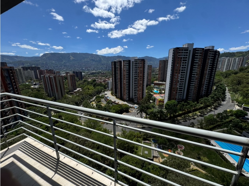 Apartamento en venta en Loma De Los Bernal, Medellín · foto 5 de 18