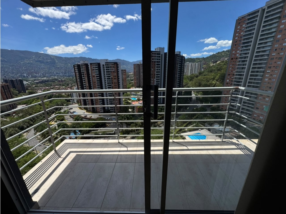 Apartamento en venta en Loma De Los Bernal, Medellín · foto 6 de 18