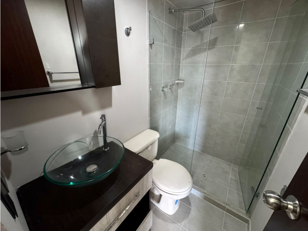 Apartamento en venta en Loma De Los Bernal, Medellín · foto 8 de 18