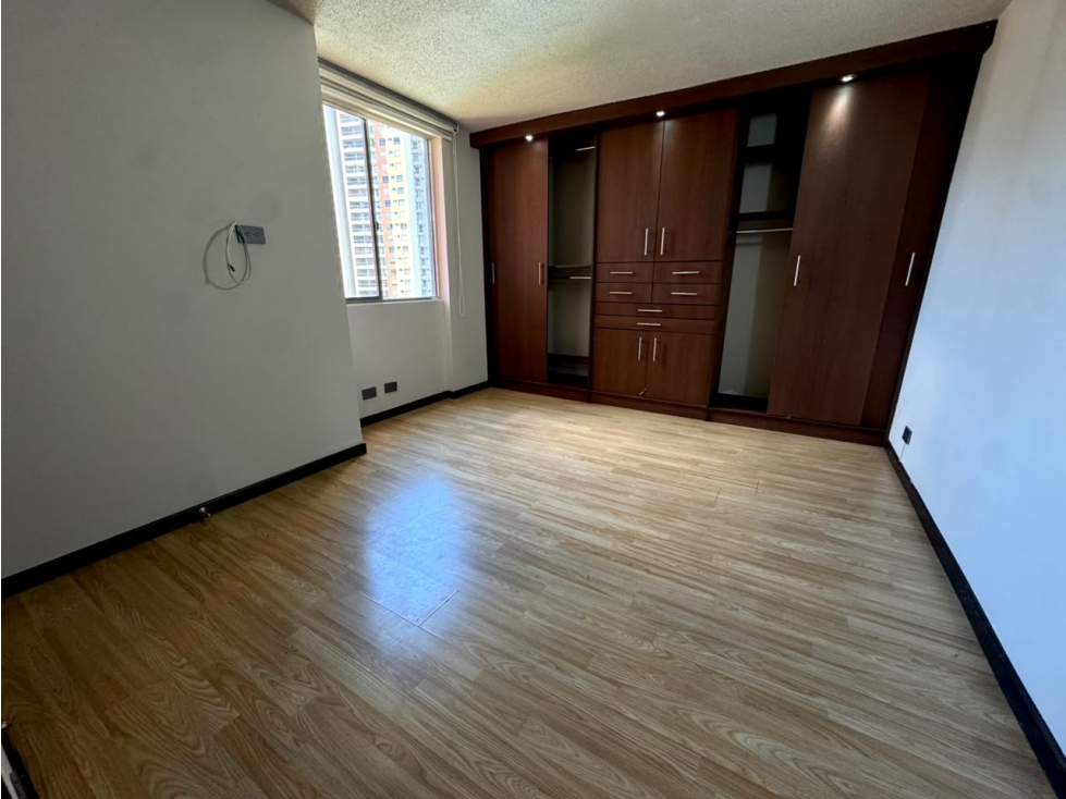 Apartamento en venta en Loma De Los Bernal, Medellín · foto 11 de 18
