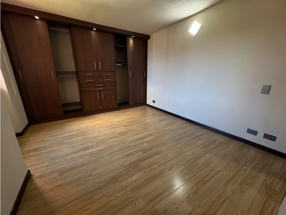 Apartamento en venta en Loma De Los Bernal, Medellín · foto 12 de 18