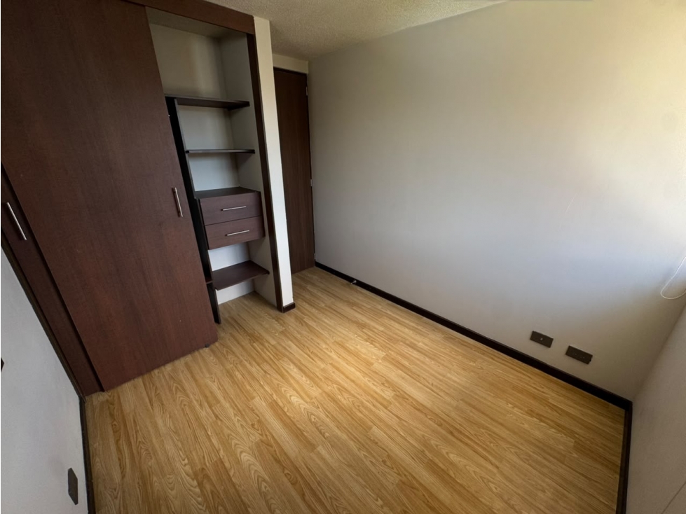 Apartamento en venta en Loma De Los Bernal, Medellín · foto 13 de 18