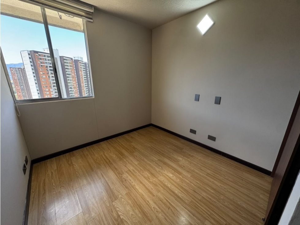 Apartamento en venta en Loma De Los Bernal, Medellín · foto 14 de 18