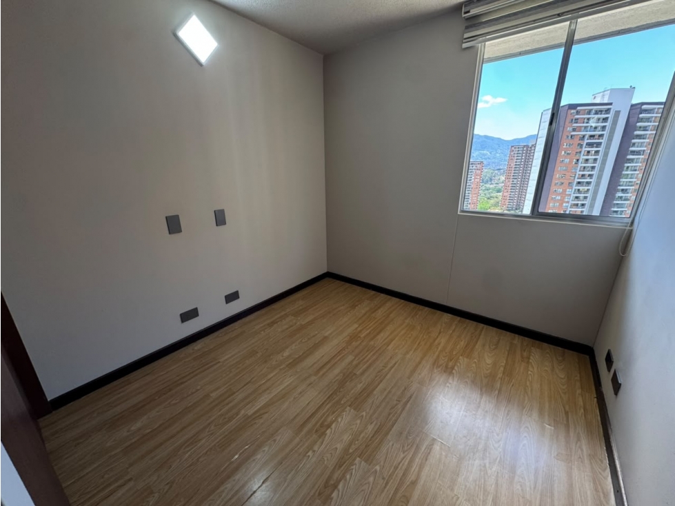Apartamento en venta en Loma De Los Bernal, Medellín · foto 16 de 18