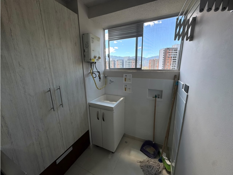 Apartamento en venta en Loma De Los Bernal, Medellín · foto 17 de 18