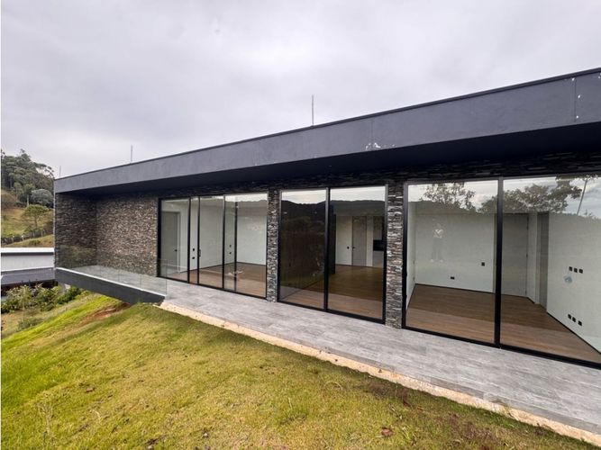 Casa de 3 alcobas en venta en Las Palmas, Envigado, 430 m² · foto 17 de 24