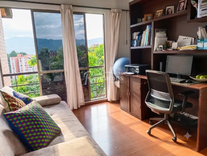 Casa de 4 alcobas en venta en El Diamante No. 2, Medellín, 234 m² · foto 6 de 15