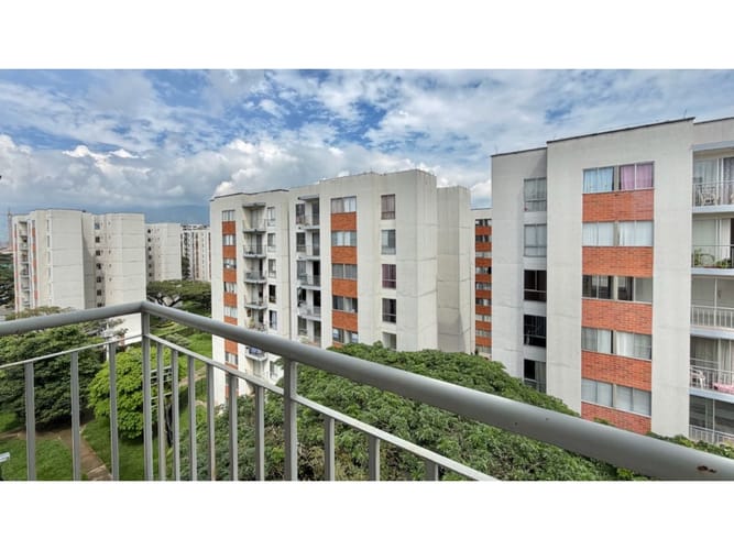 Apartamento de 3 alcobas en venta en Cr. Los Naranjos, Jamundí, 63 m² · foto 2 de 21
