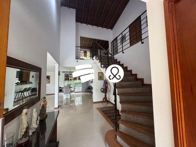 Casa de 4 alcobas en venta en El Poblado, Envigado, 601 m² · foto 2 de 24