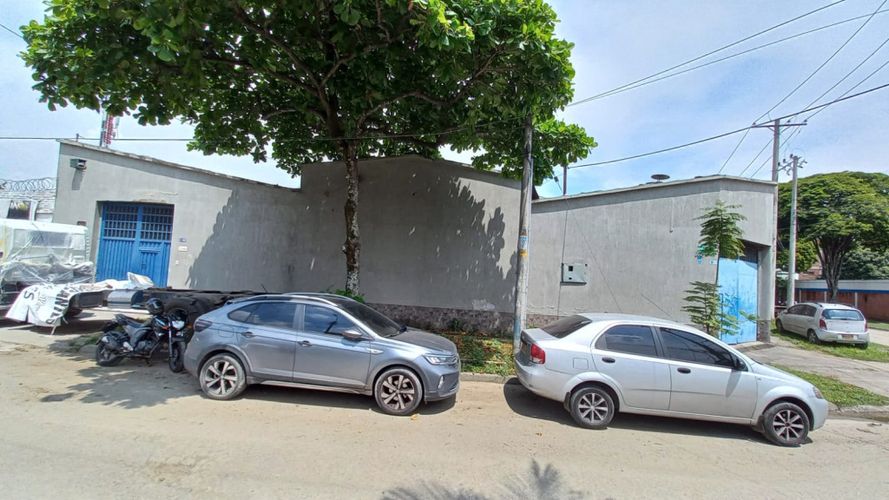 Bodega en venta en Manzanares, Cali, 497 m² · foto 2 de 16