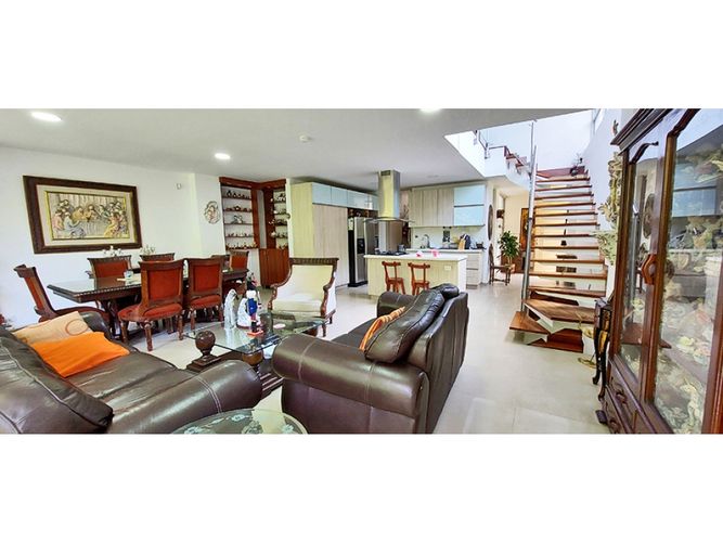 Casa en venta en Loma Benedictinos, Envigado · foto 2 de 17
