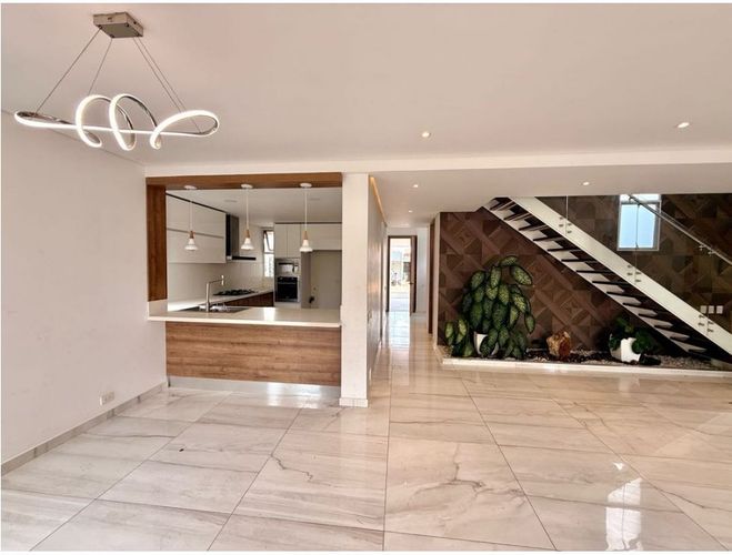 Casa de 4 alcobas en venta en El Castillo, Jamundí, 262 m² · foto 3 de 13