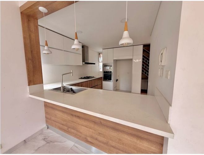 Casa de 4 alcobas en venta en El Castillo, Jamundí, 262 m² · foto 2 de 13