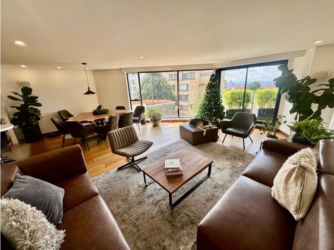 Apartamento de 3 alcobas en venta en Chico, Bogotá, 180 m² · foto 2 de 24