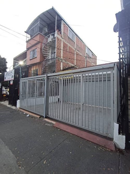 Bodega en venta en Los Pinos, Cali, 140 m² · foto 2 de 9