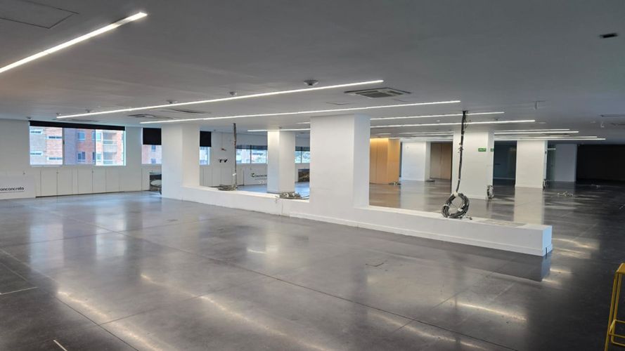 Oficina en arriendo en Santa María De Los Ángeles, Medellín, 890 m² · foto 2 de 21