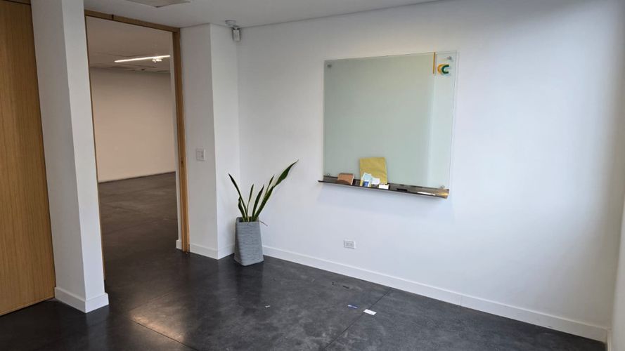 Oficina en arriendo en Santa María De Los Ángeles, Medellín, 890 m² · foto 11 de 21