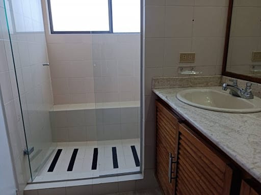 Apartamento de 3 alcobas en arriendo en Urbanizacion El Pinar Alto, Medellín, 137 m² · foto 12 de 21