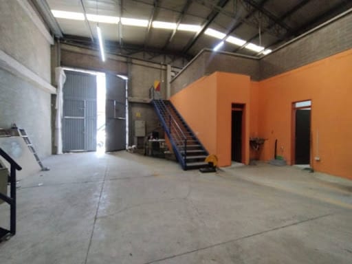 Bodega en arriendo en Viviendas Del Sur, Itagüí, 368 m² · foto 2 de 10