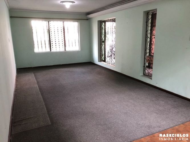 Casa de 6 alcobas en arriendo en Belen Alameda, Medellín, 328 m² · foto 2 de 10