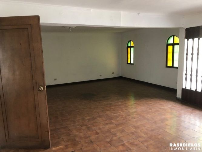 Casa de 6 alcobas en arriendo en Belen Alameda, Medellín, 328 m² · foto 3 de 10