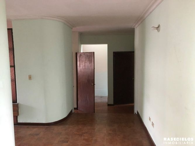 Casa de 6 alcobas en arriendo en Belen Alameda, Medellín, 328 m² · foto 7 de 10