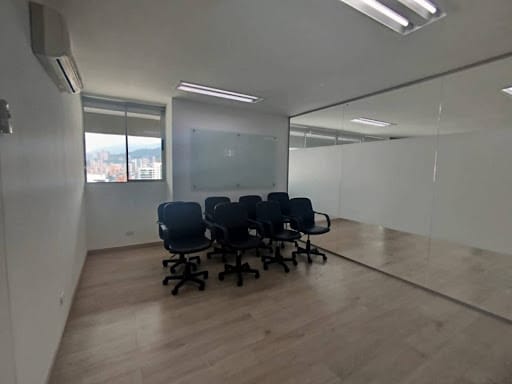 Oficina en arriendo en Milla De Oro, Medellín, 97 m² · foto 6 de 11