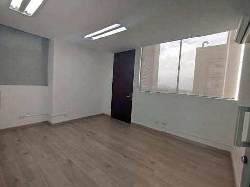 Oficina en arriendo en Milla De Oro, Medellín, 97 m² · foto 7 de 11
