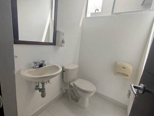 Oficina en arriendo en Milla De Oro, Medellín, 97 m² · foto 9 de 11