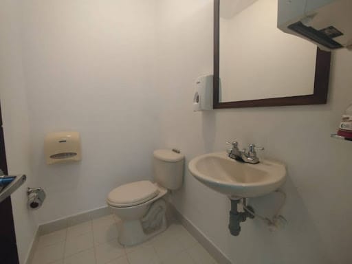 Oficina en arriendo en Milla De Oro, Medellín, 97 m² · foto 10 de 11