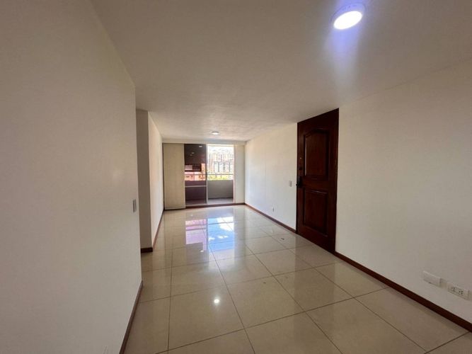 Apartamento de 3 alcobas en arriendo en Los Colores, Medellín, 94 m² · foto 2 de 19