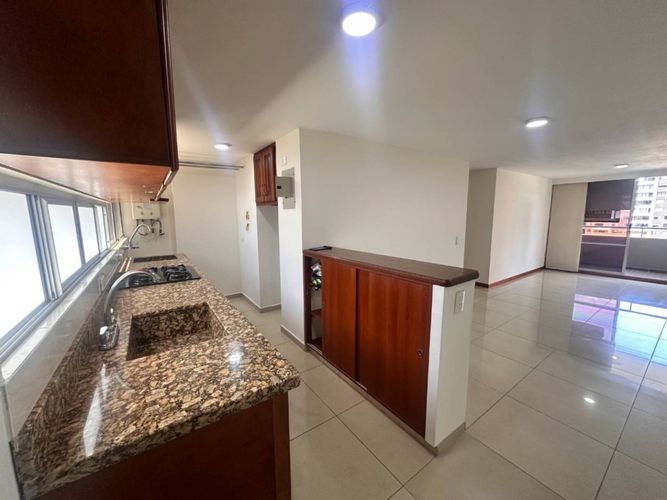 Apartamento de 3 alcobas en arriendo en Los Colores, Medellín, 94 m² · foto 5 de 19