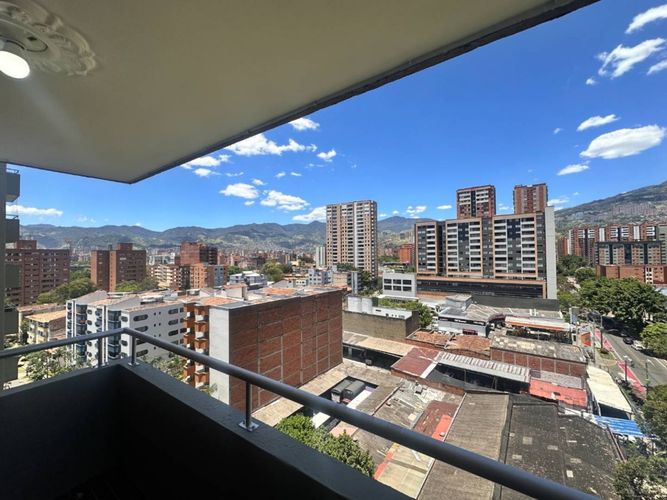 Apartamento de 3 alcobas en arriendo en Los Colores, Medellín, 94 m² · foto 6 de 19