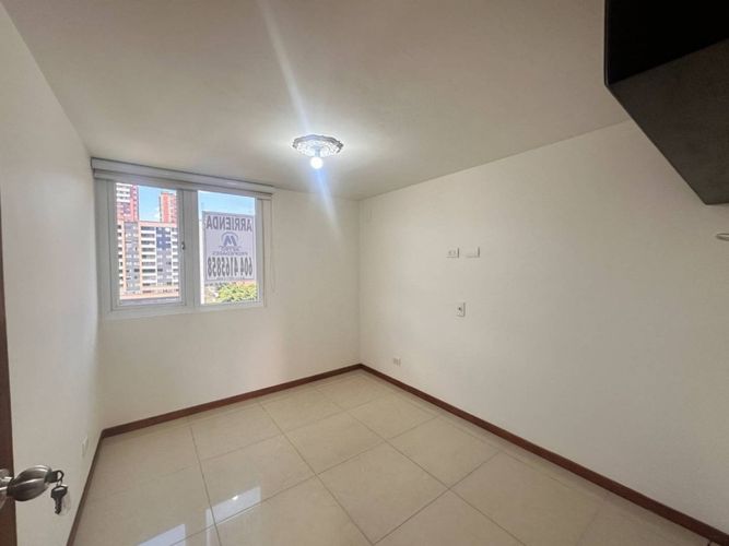 Apartamento de 3 alcobas en arriendo en Los Colores, Medellín, 94 m² · foto 10 de 19