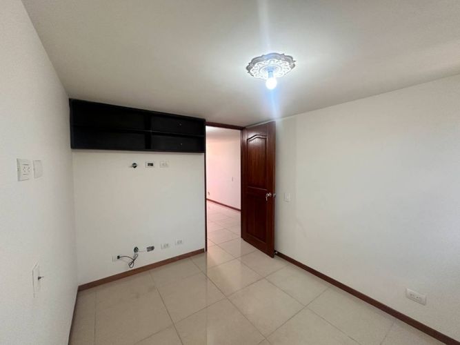 Apartamento de 3 alcobas en arriendo en Los Colores, Medellín, 94 m² · foto 11 de 19