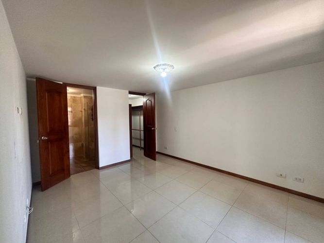 Apartamento de 3 alcobas en arriendo en Los Colores, Medellín, 94 m² · foto 12 de 19