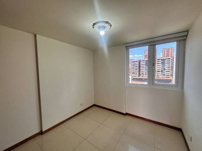 Apartamento de 3 alcobas en arriendo en Los Colores, Medellín, 94 m² · foto 13 de 19